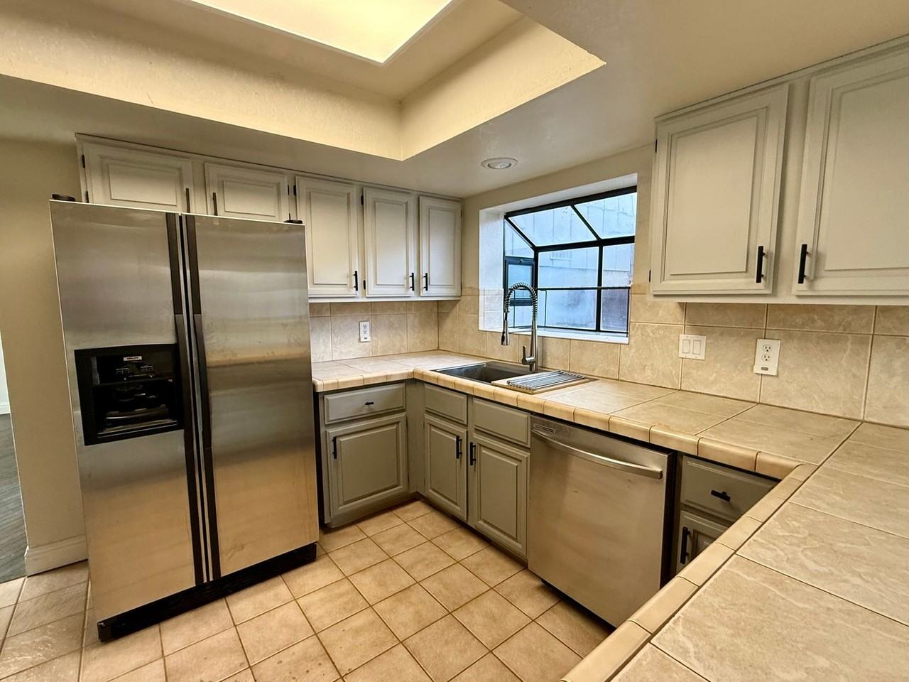 1646 Golddust Dr - Photo 6 of 24