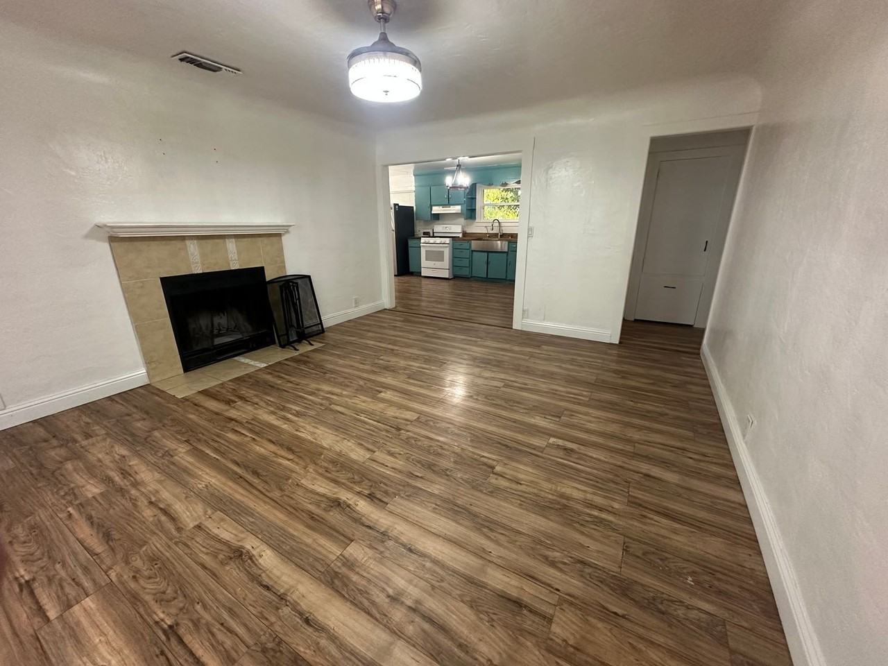 301 Ainsley Ave - Photo 2 of 21