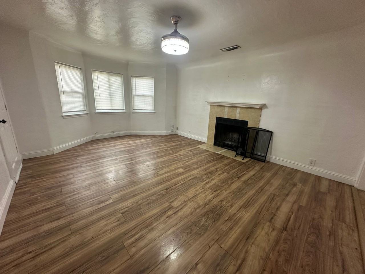 301 Ainsley Ave - Photo 3 of 21