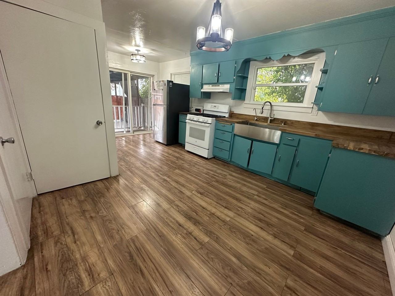 301 Ainsley Ave - Photo 4 of 21