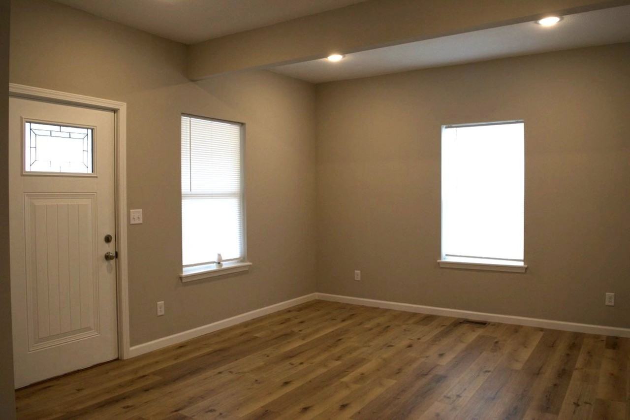 1101 Pannell St - Photo 6 of 47