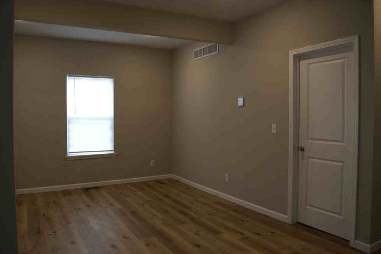 1101 Pannell St - Photo 7 of 47