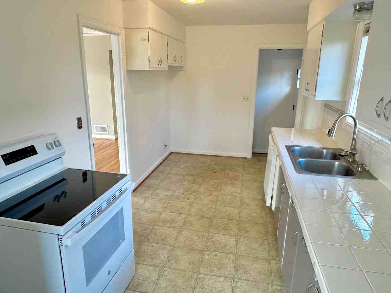 6229 Ne Siskiyou St - Photo 4 of 16