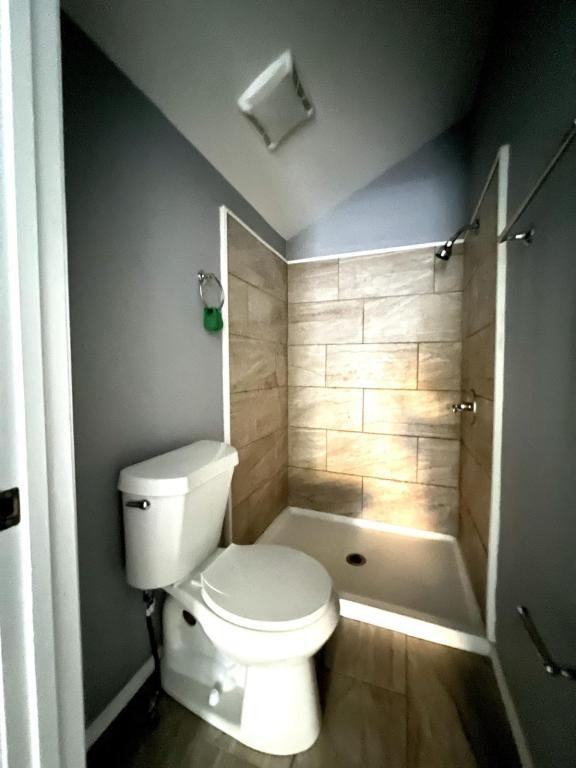 135 Honeysuckle Ln - Photo 7 of 8