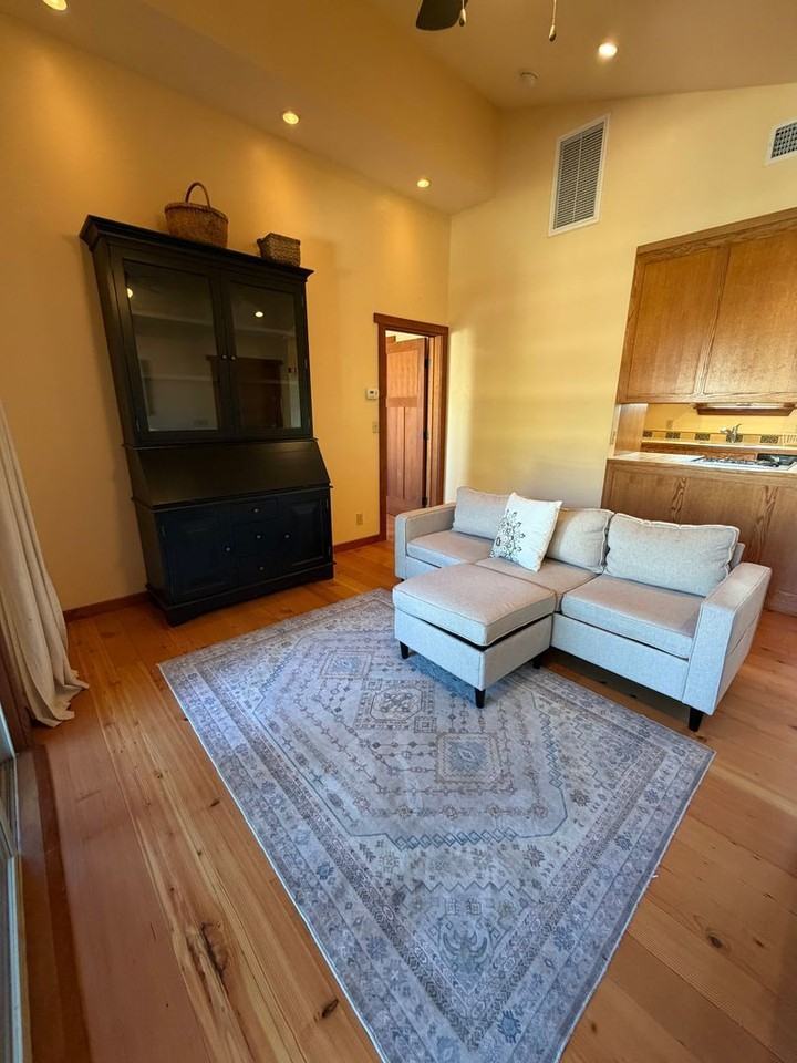 305 S Montgomery St - Photo 6 of 14