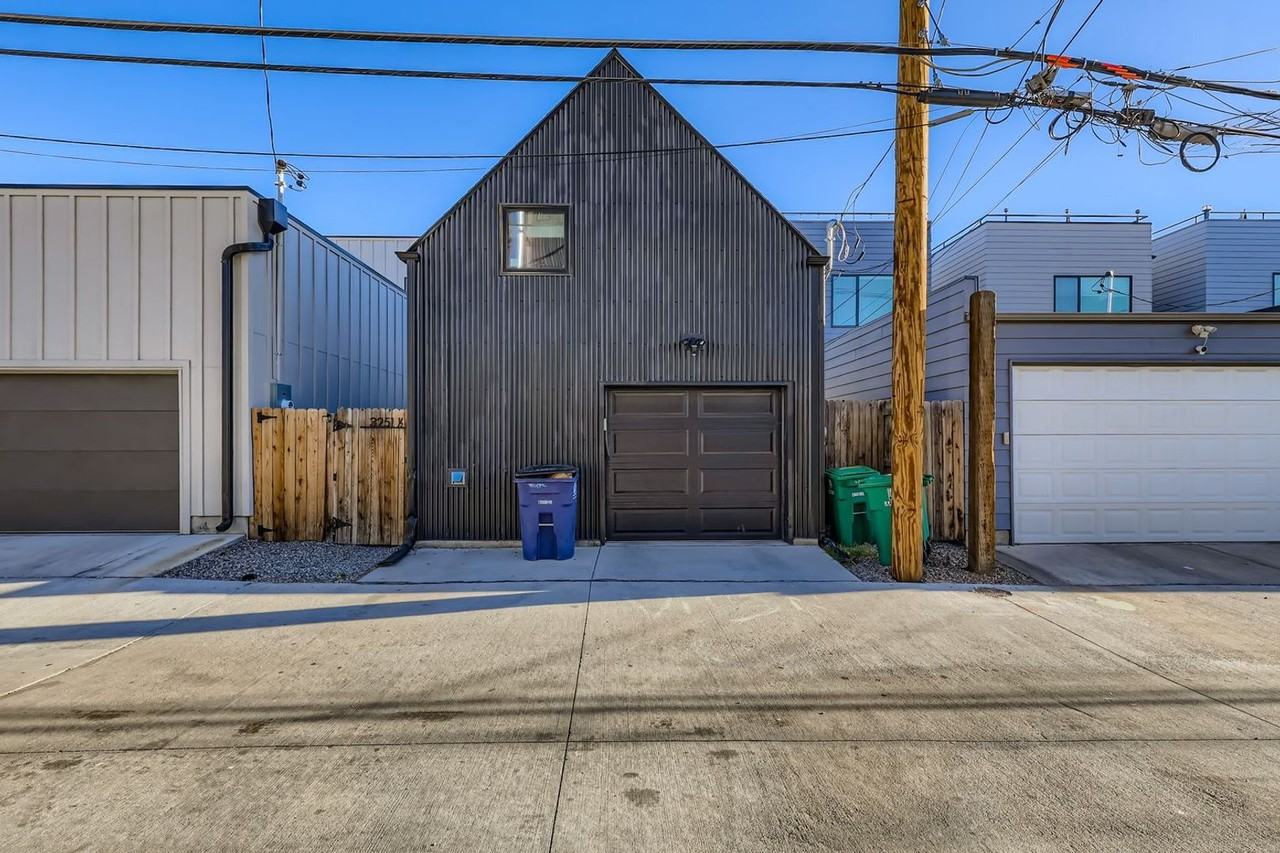 3251 Lawrence St - Photo 3 of 17