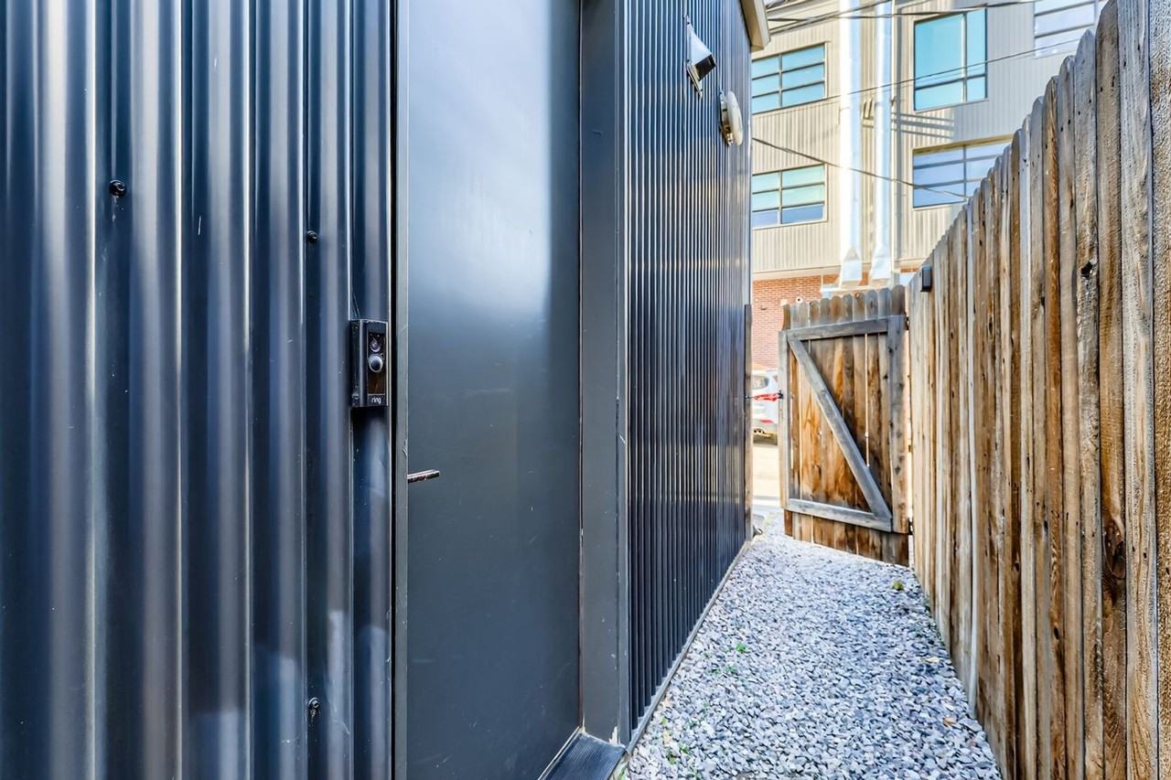 3251 Lawrence St - Photo 4 of 17