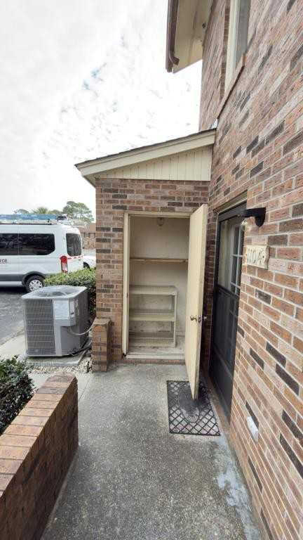 409 Garden Dr - Photo 3 of 37