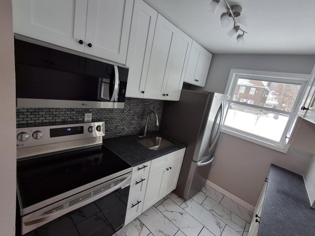 1059 Midland Ave - Photo 2 of 10