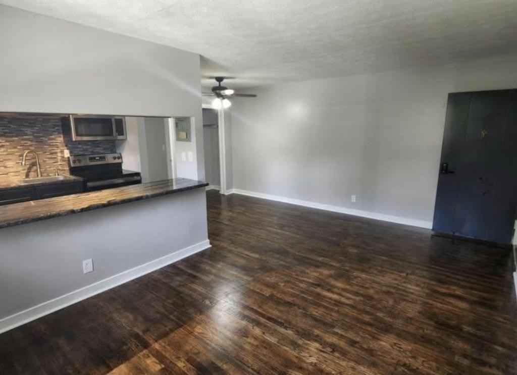 1059 Midland Ave - Photo 4 of 10