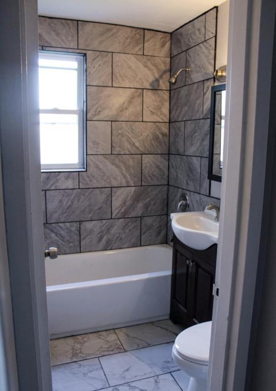 1059 Midland Ave - Photo 6 of 10