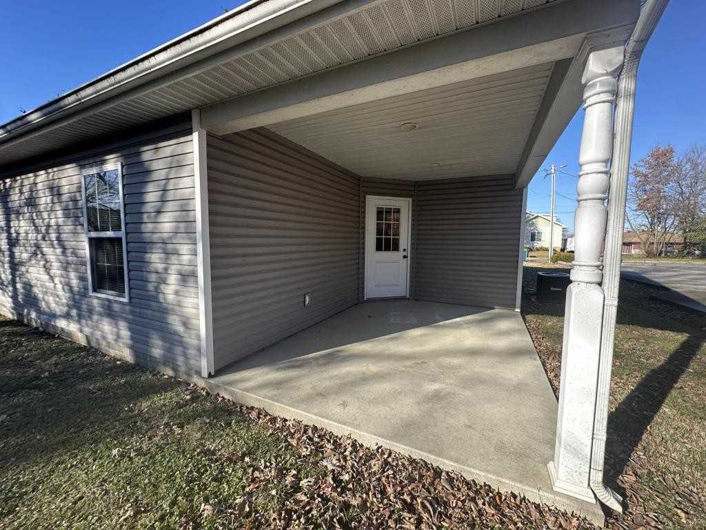 805 W Chestnut St - Photo 6 of 12