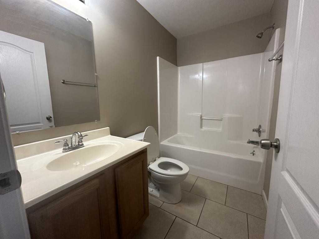 805 W Chestnut St - Photo 7 of 12