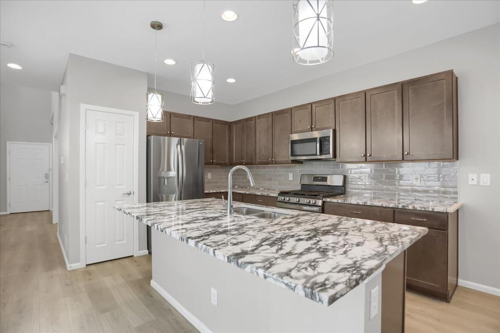 18932 High Point Blvd - Photo 3 of 19