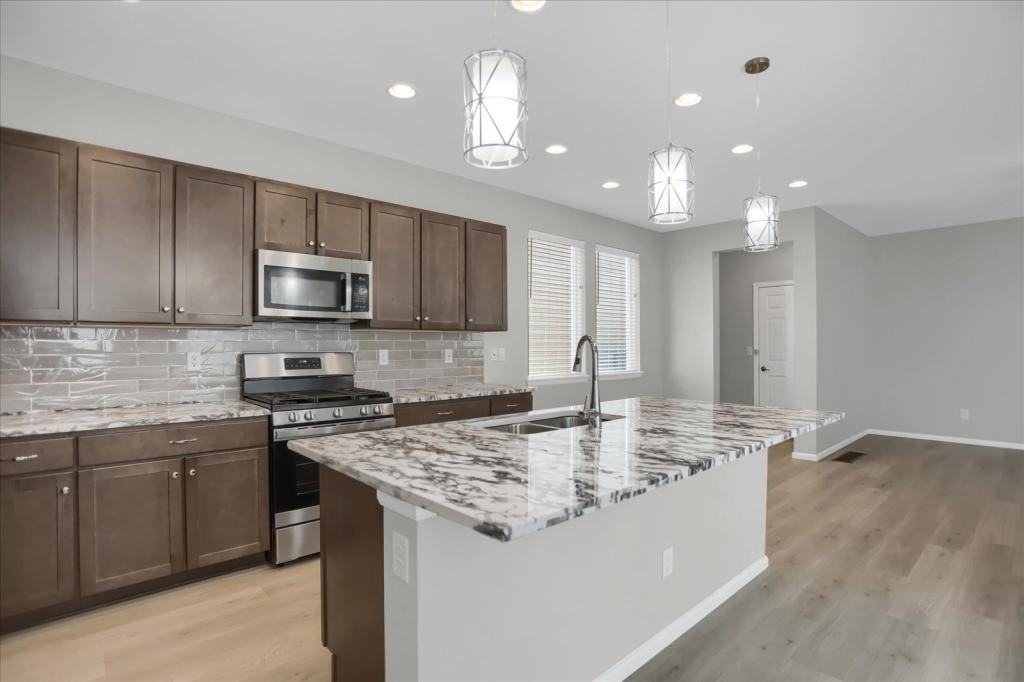 18932 High Point Blvd - Photo 4 of 19