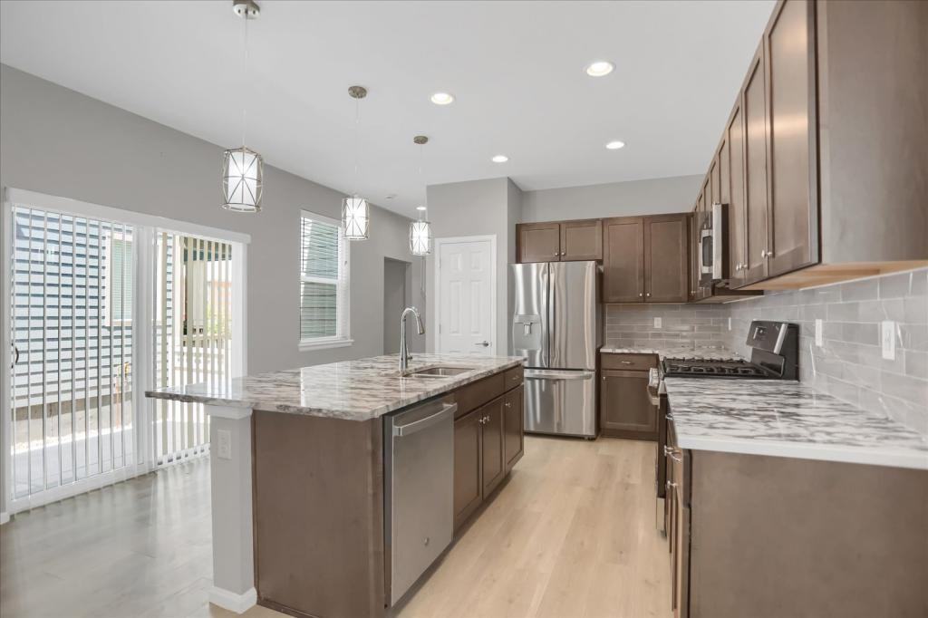 18932 High Point Blvd - Photo 5 of 19