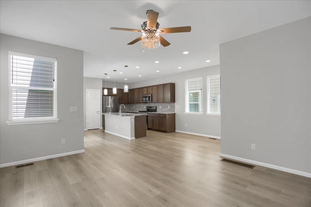 18932 High Point Blvd - Photo 7 of 19