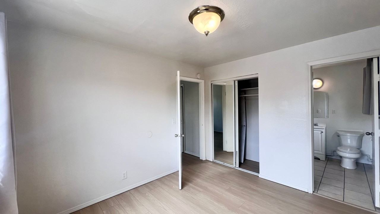 1847 E 25th St #8 - Photo 5 of 14