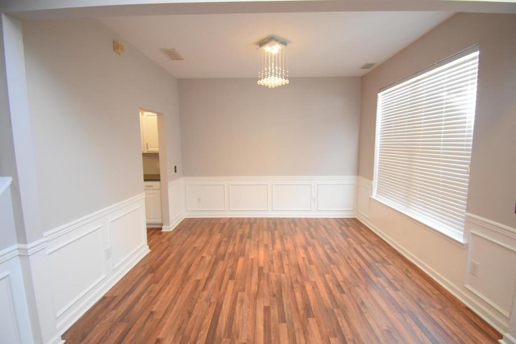 6827 Braddock Ln - Photo 3 of 33