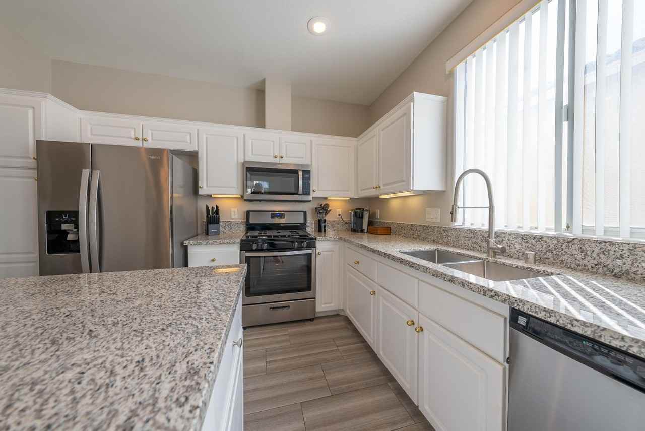 8280 Crown Peak Ave - Photo 7 of 23