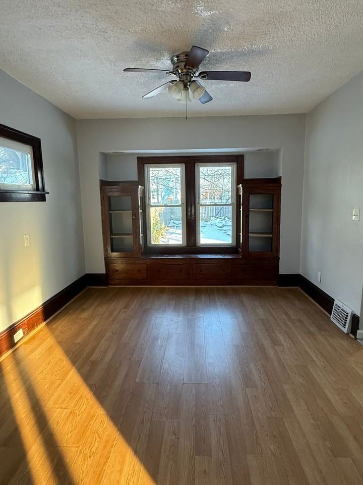 3223 E 121st St - Photo 2 of 10