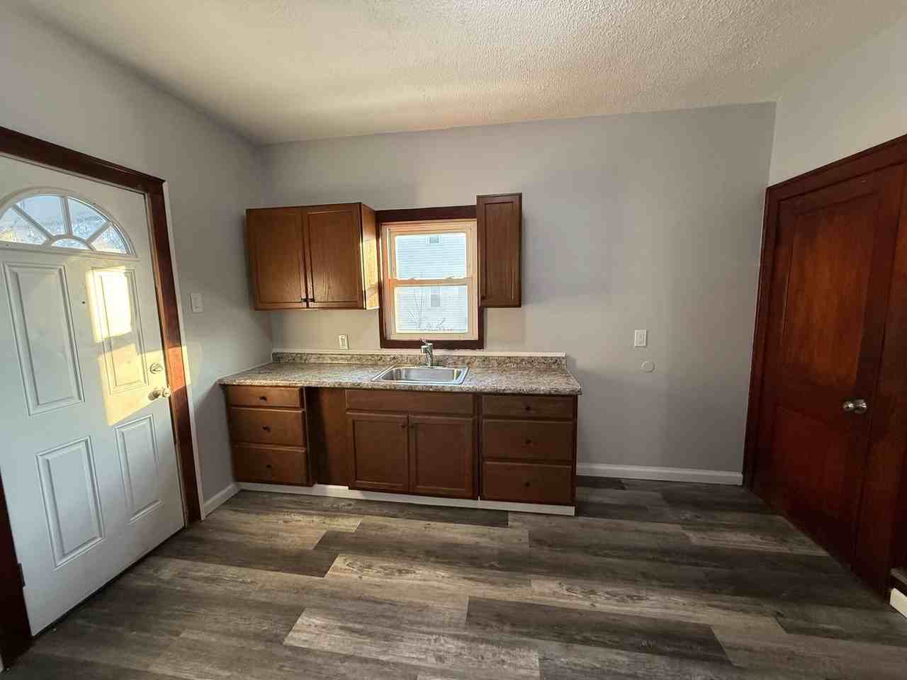 3223 E 121st St - Photo 4 of 10