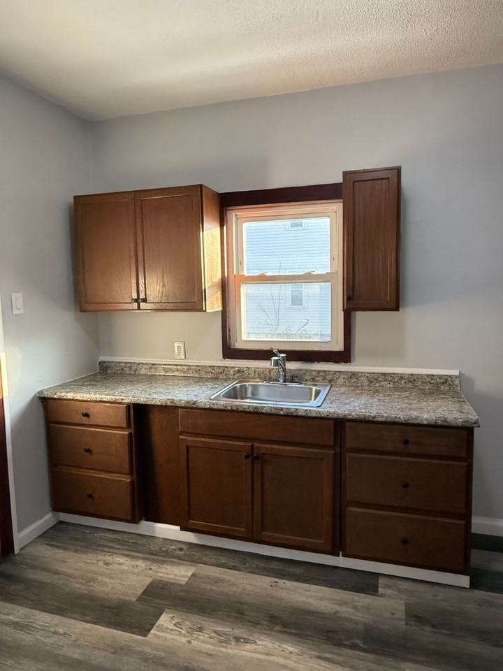 3223 E 121st St - Photo 5 of 10