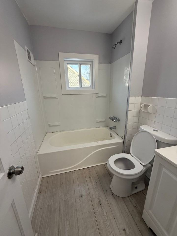 3223 E 121st St - Photo 7 of 10