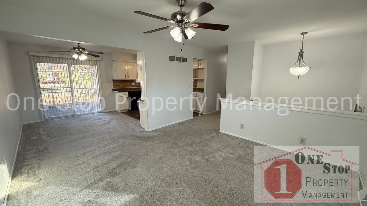 405 Sw Redwood Dr - Photo 3 of 28