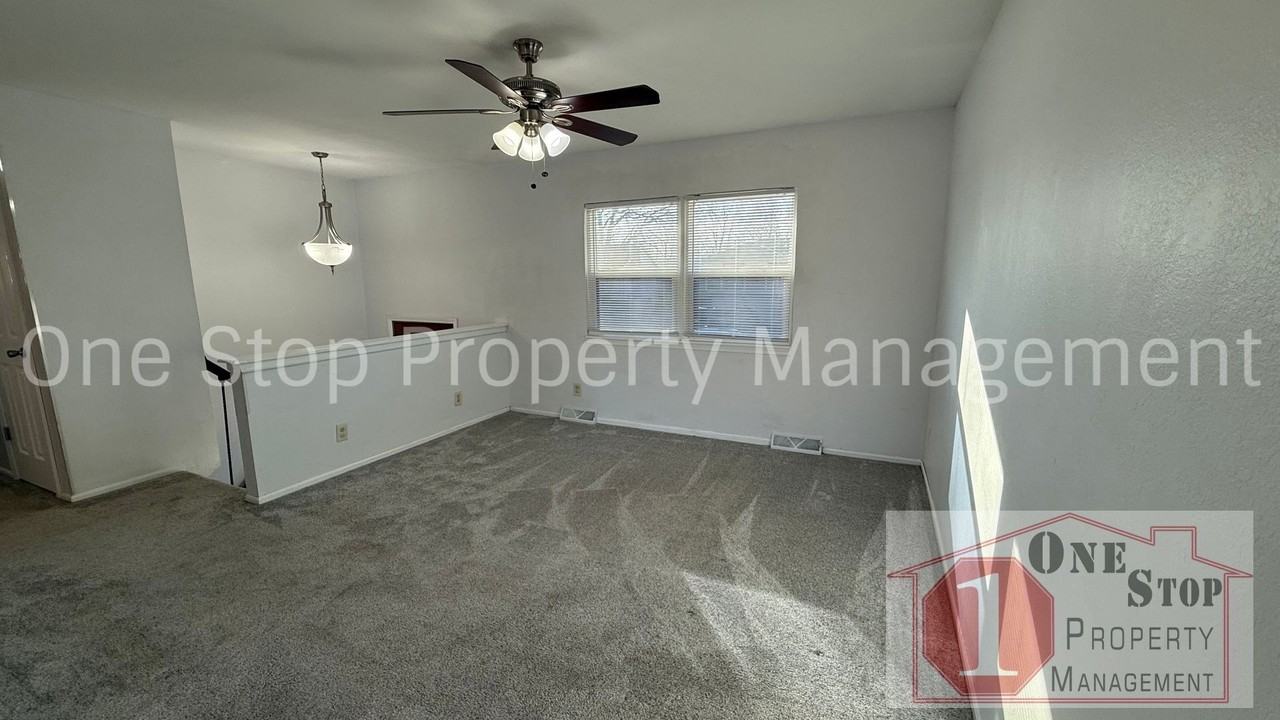 405 Sw Redwood Dr - Photo 4 of 28