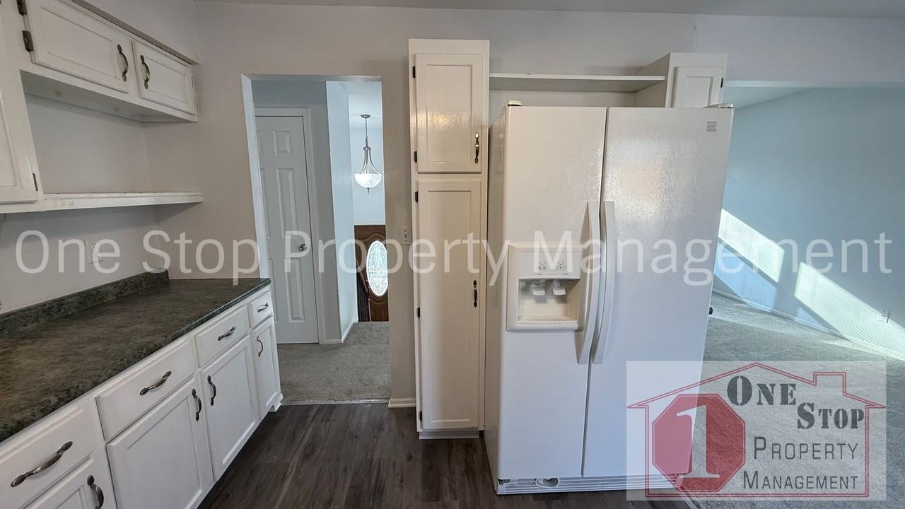 405 Sw Redwood Dr - Photo 7 of 28