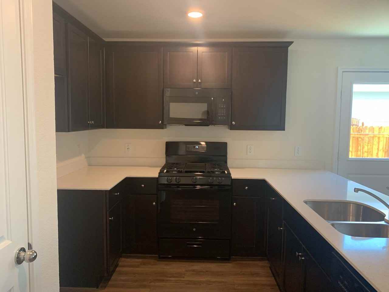 4323 Johnstown Ln - Photo 5 of 15