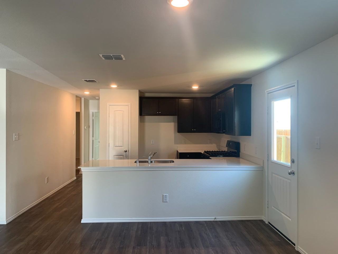 4323 Johnstown Ln - Photo 6 of 15