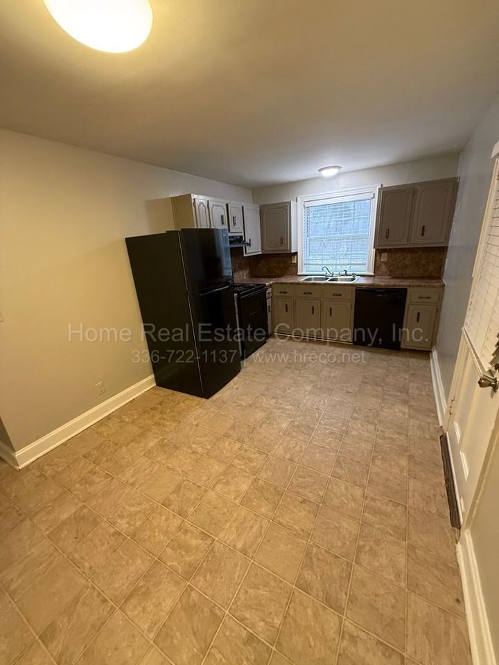 624 W End Blvd #A1 - Photo 4 of 4