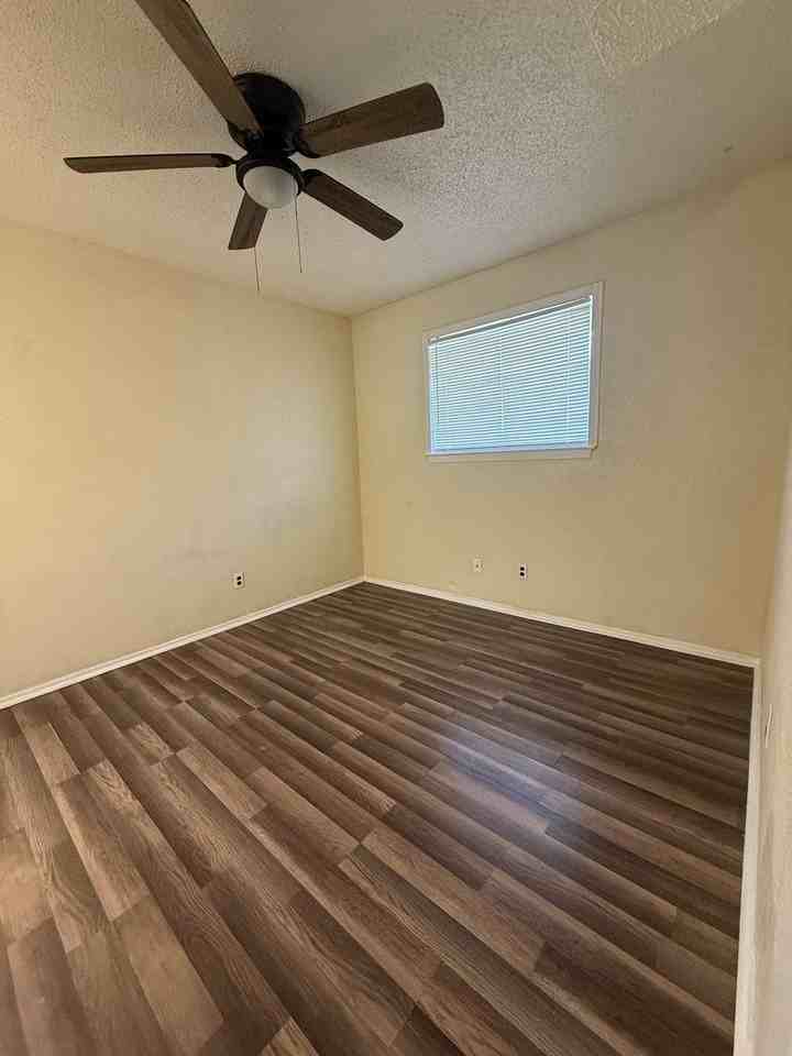 1601 E Central Texas Expy #124 - Photo 4 of 8
