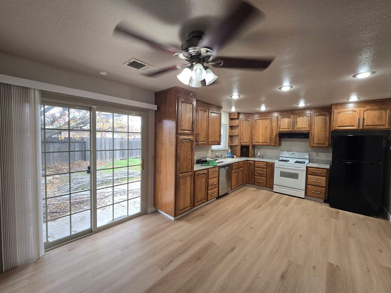 505 Acapulco Ct - Photo 4 of 16