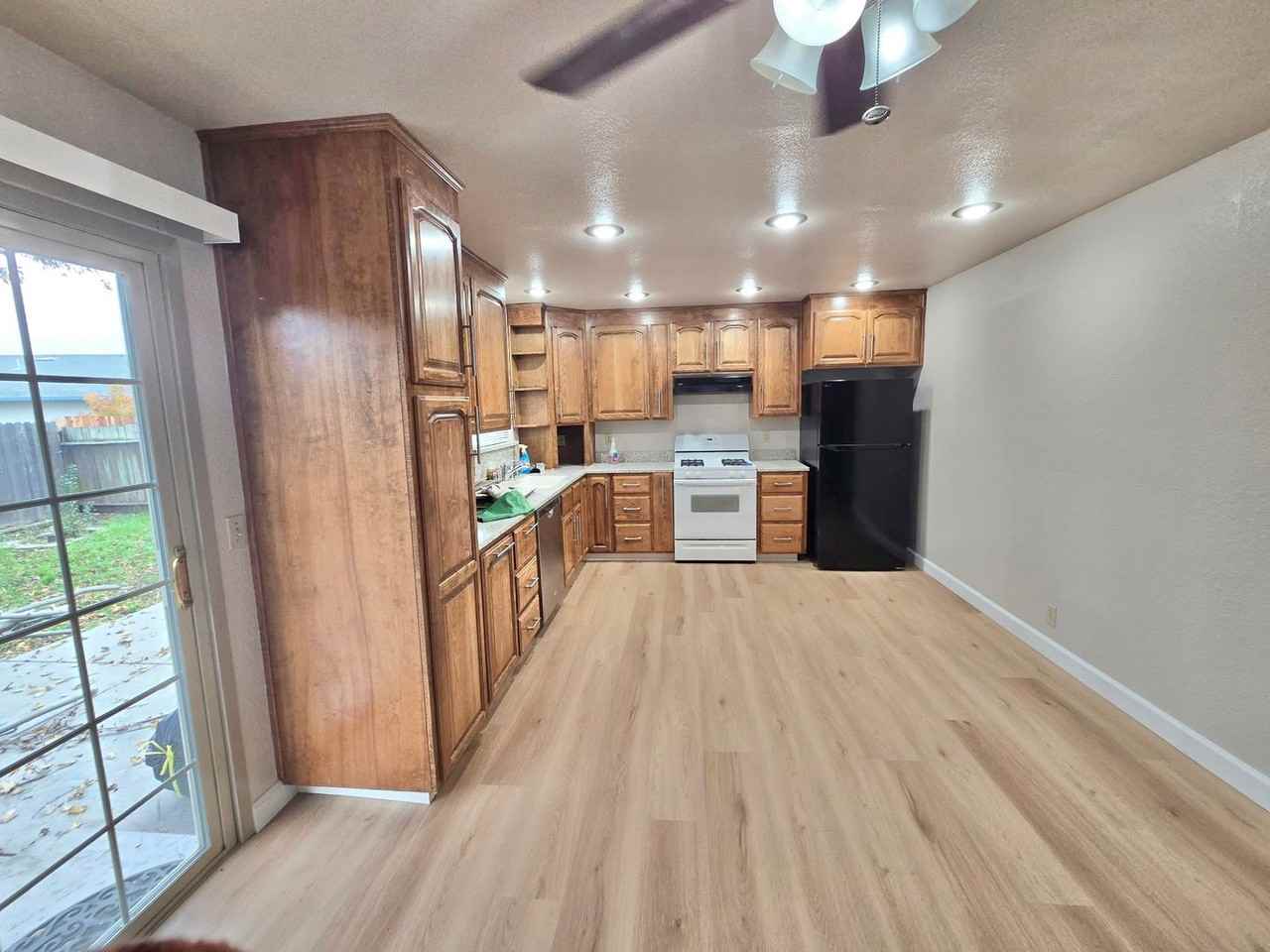 505 Acapulco Ct - Photo 5 of 16