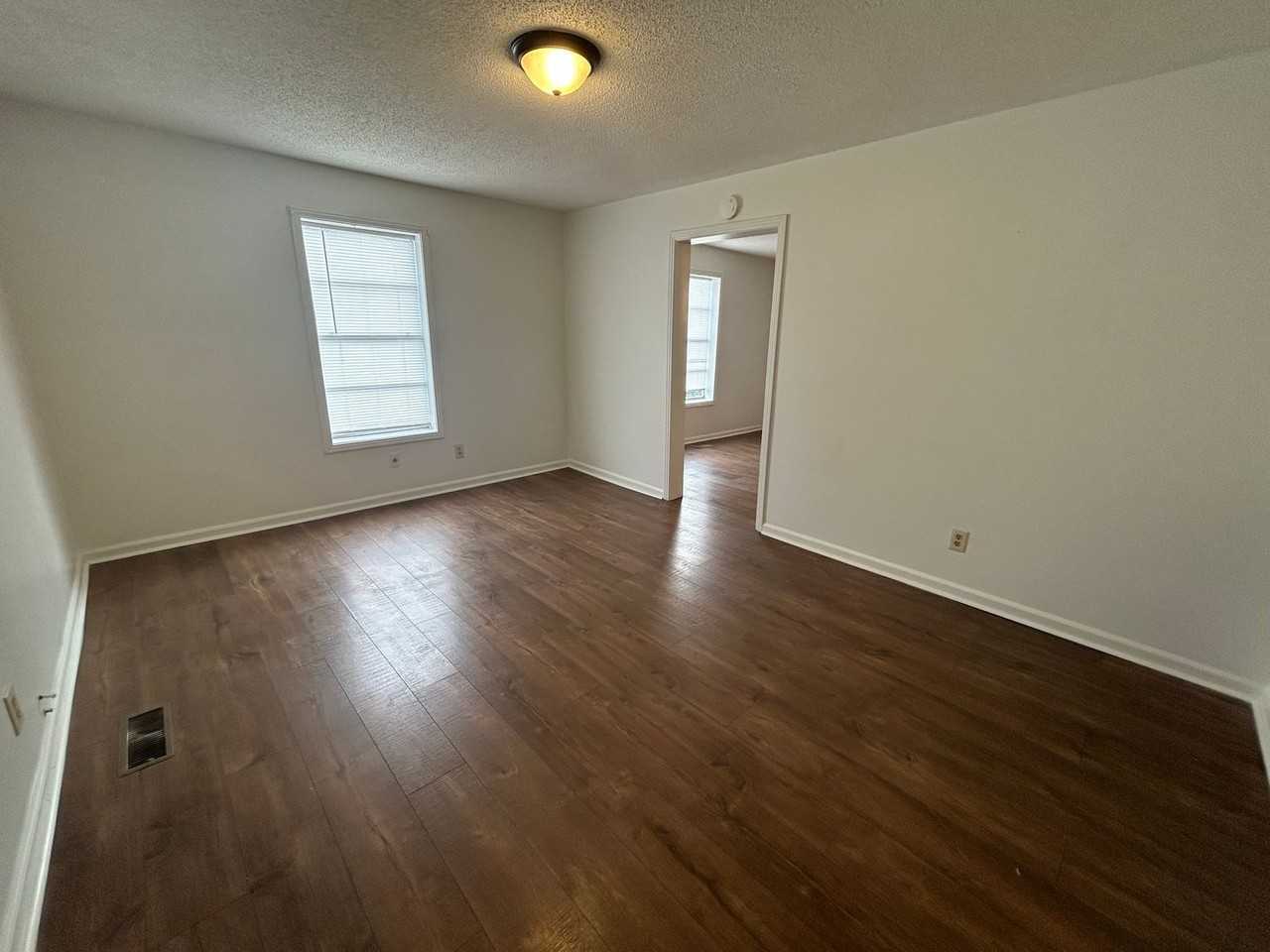 1122 Tamm St - Photo 2 of 11