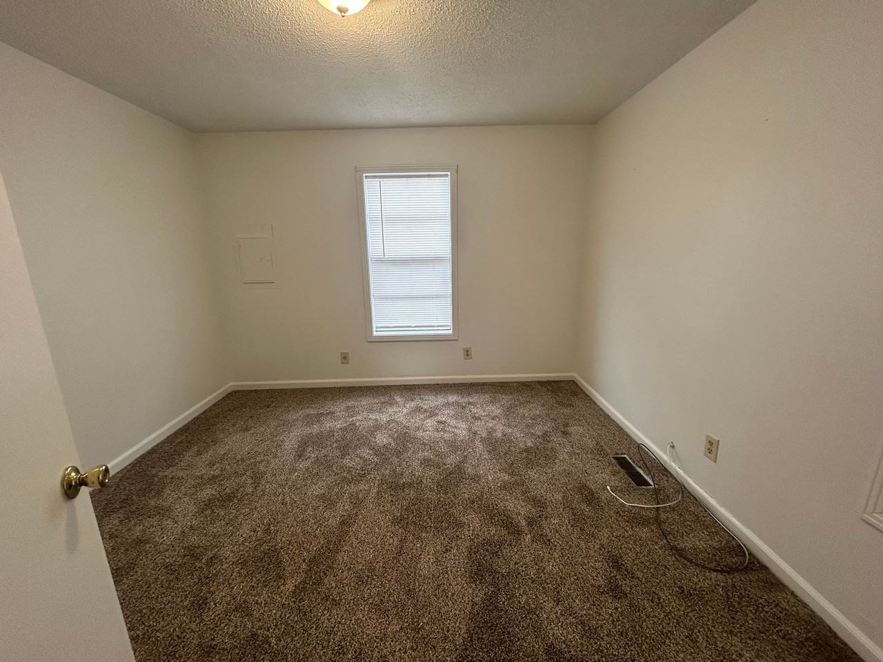 1122 Tamm St - Photo 3 of 11