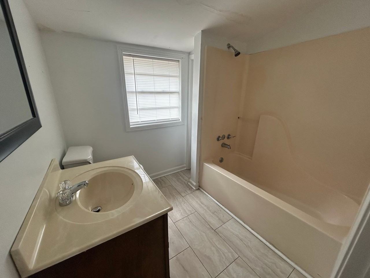 1122 Tamm St - Photo 6 of 11