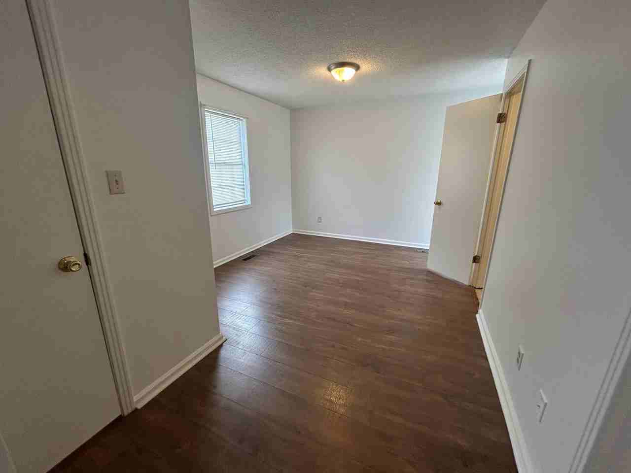 1122 Tamm St - Photo 7 of 11