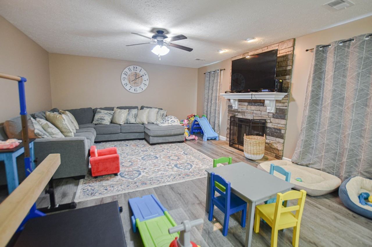 3766 Windhaven Dr - Photo 2 of 17