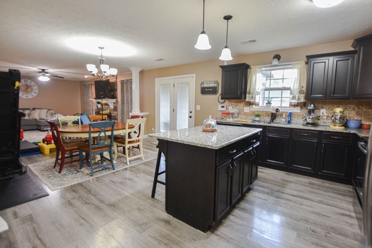 3766 Windhaven Dr - Photo 4 of 17