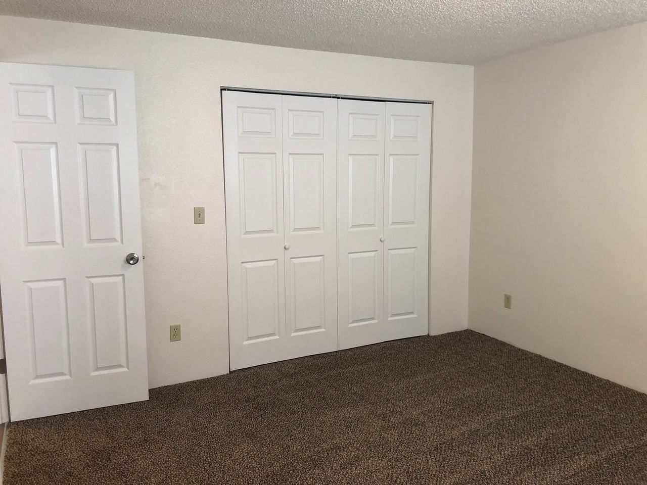 1234 W Lakeside Dr - Photo 2 of 12