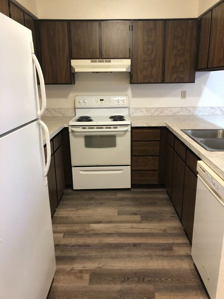 1234 W Lakeside Dr - Photo 3 of 12