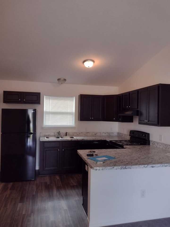 5610 Nw 57th Pl - Photo 3 of 10