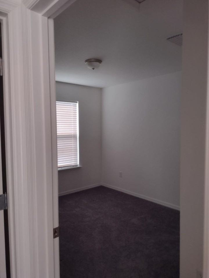 5610 Nw 57th Pl - Photo 4 of 10