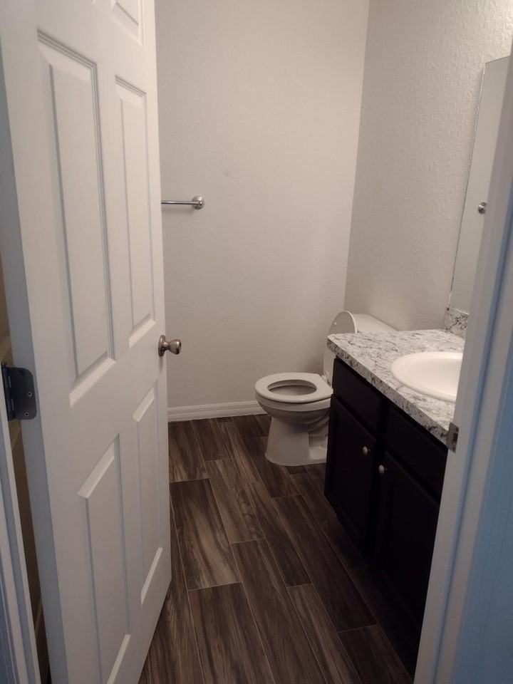 5610 Nw 57th Pl - Photo 6 of 10