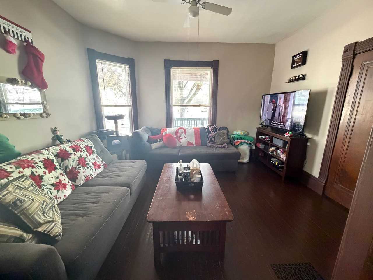 1000 Butterworth St Sw - Photo 2 of 24