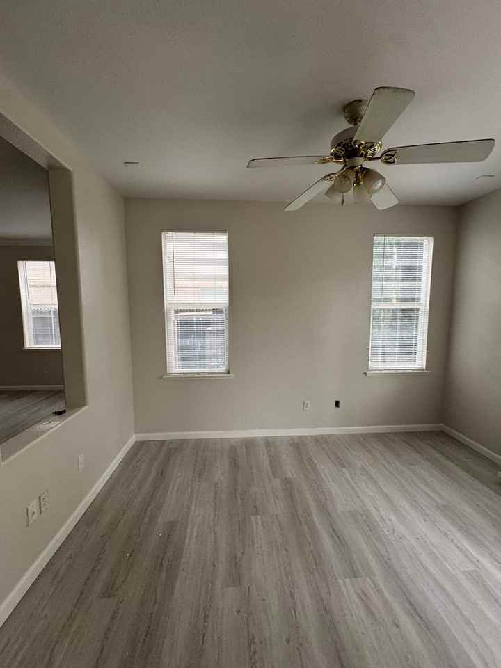 68 Lexington Ct - Photo 2 of 15